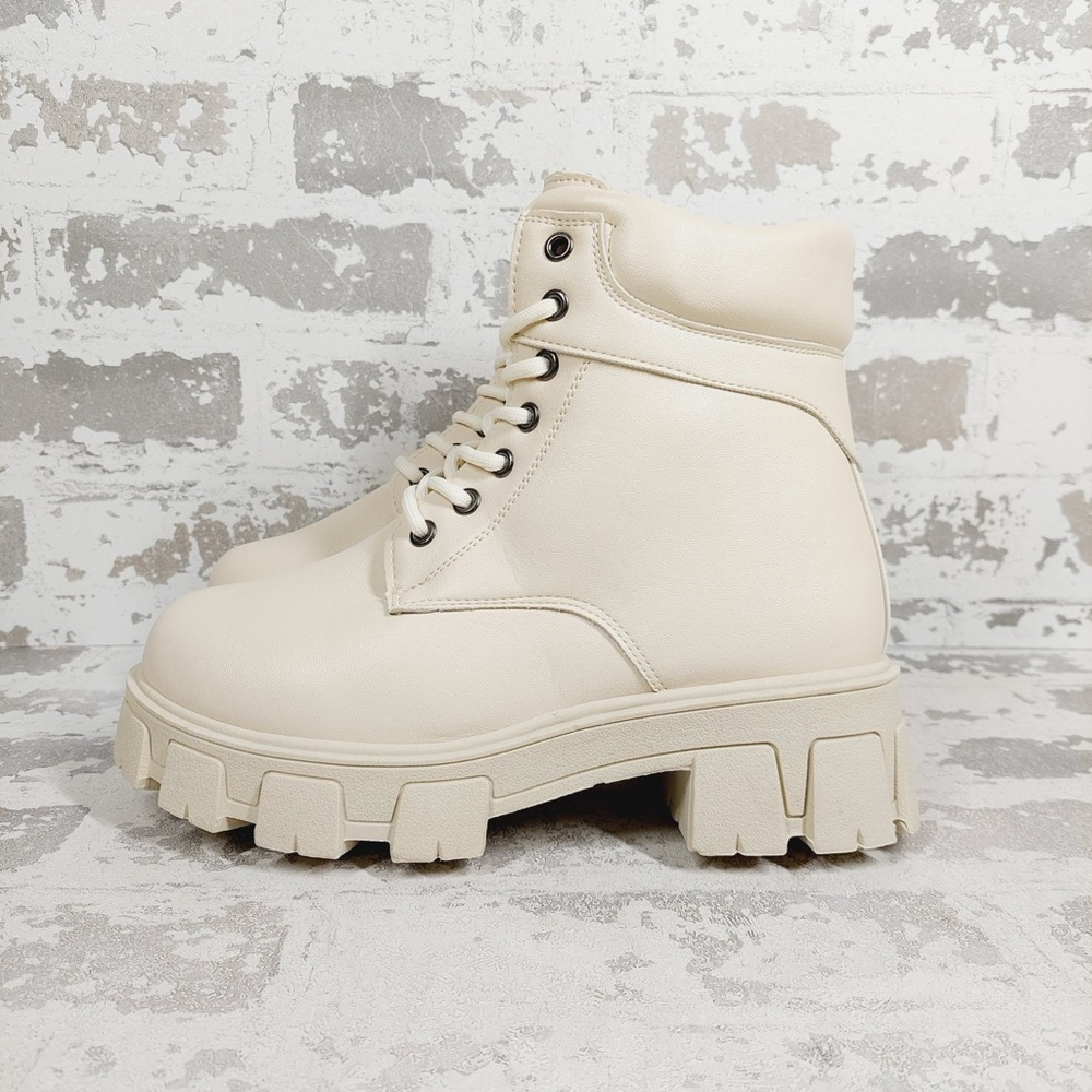 NEW Wild Diva Saylor Beige Chunky Sole Combat Boots i713